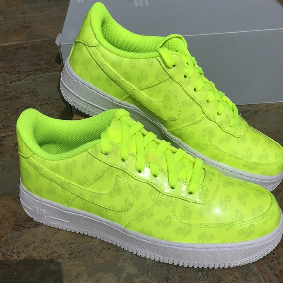 NIKE AIR FORCE 1 LV8 UV (GS) volt/volt-white-white - Picture 4 of 8